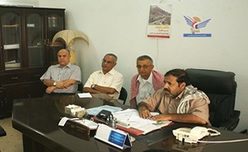 مناقشة انقطاع الكهرباء واوضاع الخدمات في غيل باوزير 