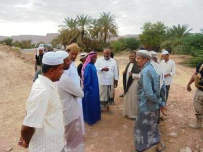 وكيل محافظة حضرموت لشئون مديريات الوادي والصحراء يتفقد سير العمل بمحطة اعادة الضخ بمنطقة مدوده 