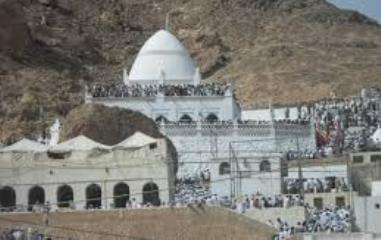 بدء موسم زيارة قبر نبي الله هود في وادي حضرموت