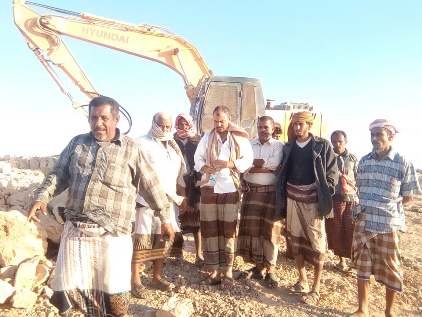 مدير عام حجر يتفقد سير الاعمال الإنشائية بمشروع شبكة الاتصالات الريفية