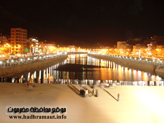 منظر للخور في أحدى ليالي المكلا الجميلة