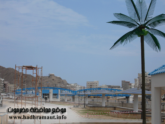 منظر آخر صباحي للرصيف الغربي لخور المكلا