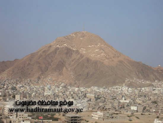 منظر لجانب من مدينة المكلا من  أحد المرتفعات