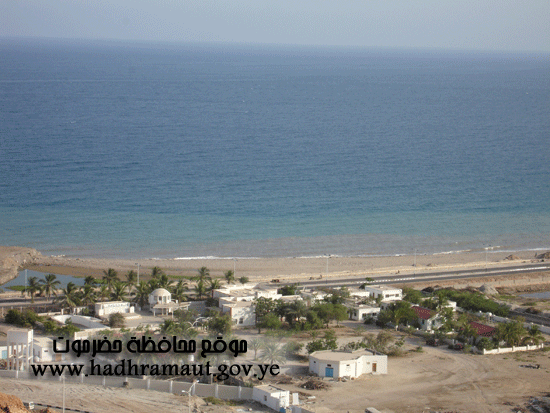 منظر لجانب من مدينة المكلا ويظهر في الصورة جزء من 