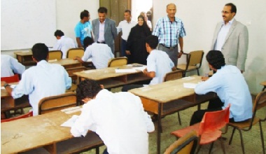 المحافظ الديني يتفقد سير اختبارات المنافسة على القبول في كليات جامعة حضرموت