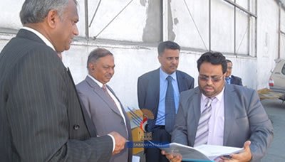 أمين محلي حضرموت والسفير الهندي يطلعان على خطة تطوير ميناء المكلا