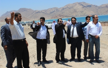 وفد الصندوق السعودي للتنمية  يزور موقعي مينائي بروم وضبه في حضرموت