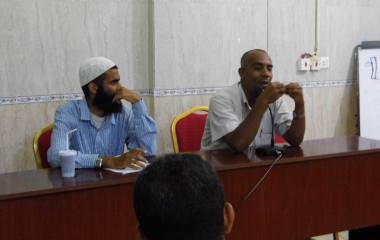 منتدى المعلم يقيم جلسة ثقافية عن ( كتب التاريخ الحضرمي بين الإخفاء والإهمال )  