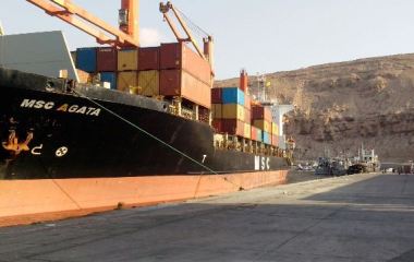 ميناء المكلا يستقبل الباخرة MSC AGATA وعلى متنها 175 حاوية بضائع مختلفة