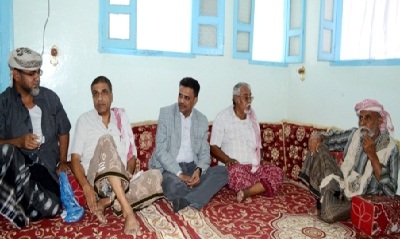أمين عام محلي حضرموت يقدم واجب العزاء لأسرة الشيخ سالم باجنيد