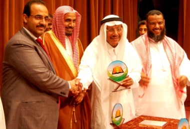 جمعية الخيرية لتحفيظ القرآن الكريم بالمكلا تكرم 82 حافظاَ