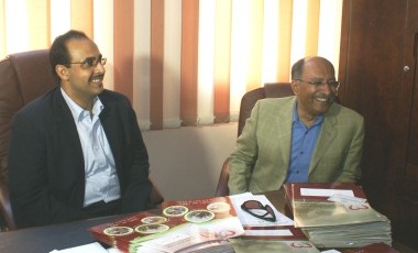 محافظ حضرموت يبحث مجالات التعاون الثنائي مع السفير الهندي