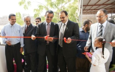 محافظ حضرموت ونائب وزير التربية يفتتحان مدرسة الخنساء وفصول اضافية في مدرسة خالد بن الوليد بالمكلا