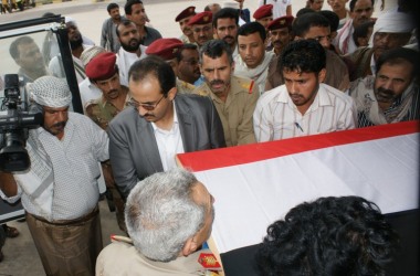 جثمان شهيد الوطن والقوات المسلحة العميد عمر بارشيد يوارى الثرى في منطقة العيون