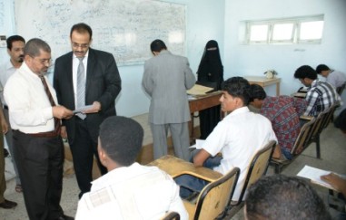 المحافظ الديني يتفقد سير امتحانات الفصل الدراسي الأول بكليات جامعة حضرموت