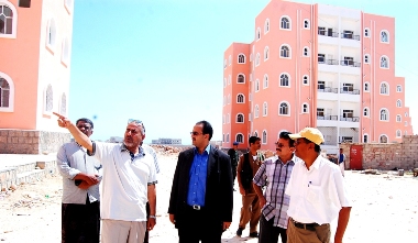 محافظ حضرموت يؤكد أهمية توفير البنى التحتية لمشروع الشيخ خليفة