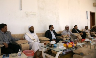 قيادات السلطة المحلية في الشحر وشخصياتها وأعيانها تلتقي محافظ حضرموت