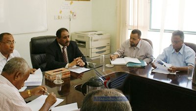 الوزير السقطري يرأس اجتماعاً لمجلس ادارة مصنع المكلا للتعليب الأسماك