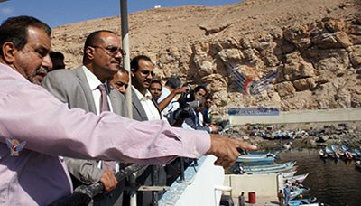 وزير النقل يطلع على أوضاع ميناء المكلا