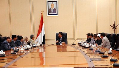 رئيس الوزراء يلتقي لجنة نظر ومعالجة قضايا المبعدين عن وظائفهم بالمحافظات الجنوبية