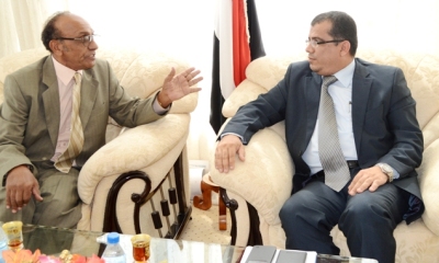 وزير العدل ومحافظ حضرموت يناقشان افتتاح فرع لمعهد القضاء بحضرموت