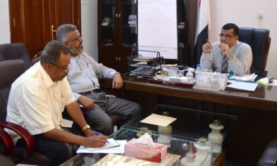 محافظ حضرموت يحث على وضع معالجة عاجلة لطفح مياه الصرف الصحي في مدينة المكلا