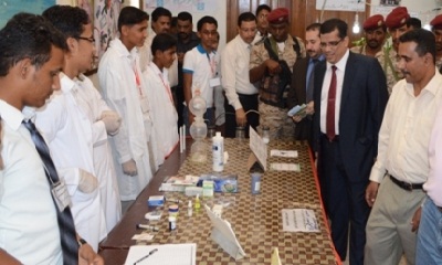 محافظ حضرموت يفتتح معامل الحاسوب والمختبرات في ثانوية ابن سينأ بالمكلا