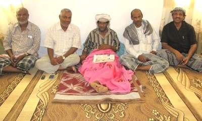 كوادر رياضية بوادي حضرموت يطمئنون على صحة الشخصية الرياضية خميس قمصي