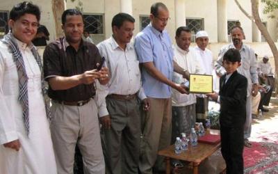 مدرسة الزبيري تكرم العالمي باسبعين