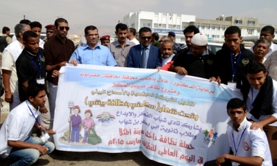 محافظ حضرموت يدشن حملة النظافة بمدينة المكلا