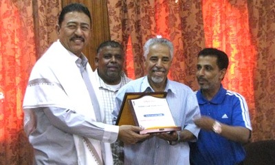 اللجنة العليا للحكام تكرم احد رواد التحكيم بوادي حضرموت