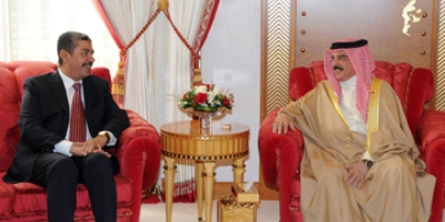 عاهل البحرين يستقبل نائب الرئيس اليمني "بحاح" في البحرين