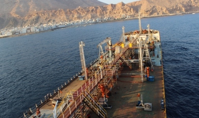 ناقلة النفط ( شط العرب) تصل ميناء المكلا و تبدأ تفر