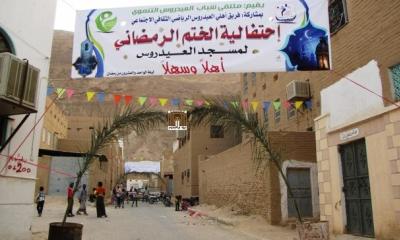 بالدموع والابتهالات وأحياء الموروث .. في ليلة 21 رمضان 7 مساجد بمدينة سيئون تشهد ختائم تودّيع شهر رمضان