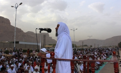 خطباء العيد بسيئون يدعون الله بفك الكربة وكشف الغمة واستتباب الامن والاستقرار في ربوع الوطن