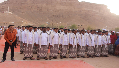 اختتام مهرجان الحياة الرابع بتريم بزفاف 112 عريس وعروس