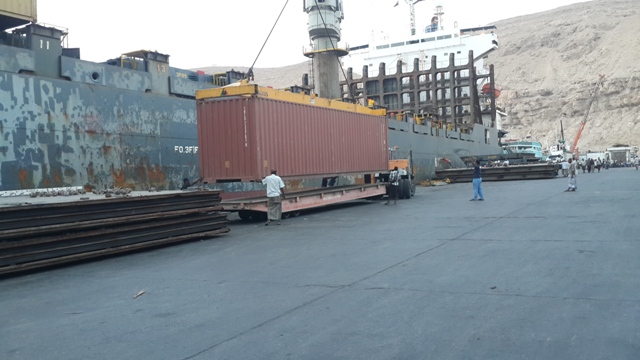 ميناء المكلا يستعد لاستقبال باخرة حاويات جديدة وقيادة المؤسسة تؤكد الجاهزية الكاملة لاستقبال جميع أنواع البواخر