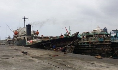 تجار محليون يطالبون المجلس الأهلي بالعدول عن قرار الرسوم على البواخر ويحذرون من انتكاسة النشاط التجاري بميناء المكلا .. والمجلس الأهلي يعقب !!