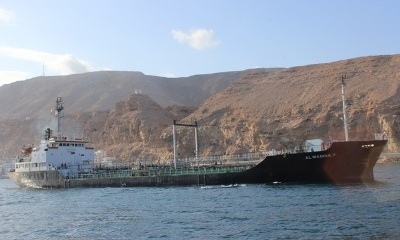 وصول باخرتي بترول لميناء المكلا اليوم وشركة النفط تستأنف التوزيع غدا الثلاثاء