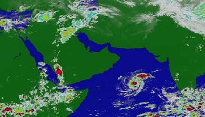 الأرصاد : تحول العاصفة الإعصارية (ميج) إلى الحالة العاتية ويحذر من التأثيرات الخطيرة للعاصفة