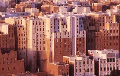 هيئة المحافظة على المدن التاريخية تصدر تقريرا عن أضرار التفجيرات الإرهابية بمدينة شبام حضرموت