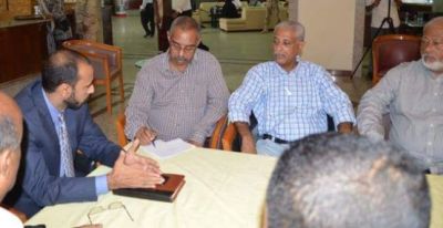 وزير الثروة السمكية يلتقي المسؤولين في هيئة المصائد السمكية والمستثمرين في مجال التصدير والصناعات السمكية بحضرموت