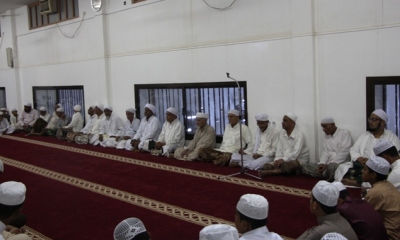 عٌلمة طه بن عمر السقاف بسيئون تكرم 120 طلبا في ختام عامها التعليمي 1436 – 1437 هـ وحافظ كتاب الله بدراجة نارية