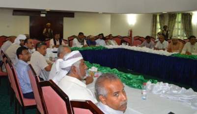 وزير السياحة ومحافظ حضرموت يناقشان الأوضاع السياحية في ساحل حضرموت