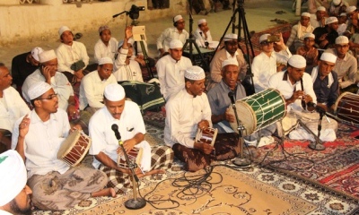 جلسة سمع لفرقة ربيع هبيص للفلكلور والموروث الشعبي بساحة رباط العلم الشريف بسيئون