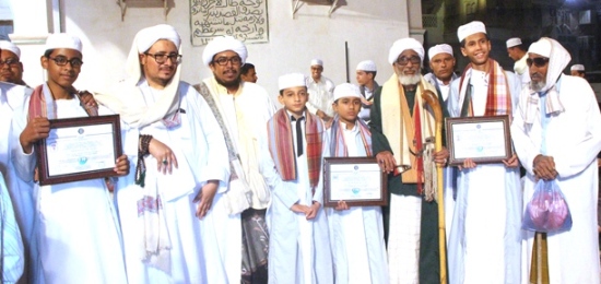 رباط العلم الشريف بسيئون يكرم الفائز الأول في المسابقة القرآنية الحولية الثالثة بعمرة للأراضي المقدسة