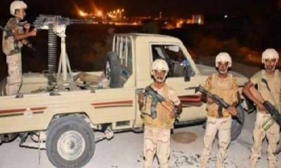 قوات النخبة الحضرميه مدعومة بقوات التحالف العربي تعترض مجموعة من المهربين بصحراء حضرموت