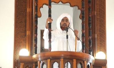 في خطبتي الجمعة اليوم الداعية الاسلامي / عمر بن حفيظ هاجمت بيوتنا اليوم سنن وغابت عنها سنة المصطفى