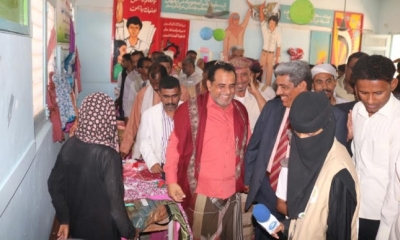 مدير عام القطن ومدير عام الثقافة بالوادي يشيدان بمحتويات المعرض المهني والتراثي المتنقل و الاهتمام بالموروث وتشجيع الحرف والمشغولات اليدوية