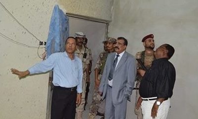 محافظ حضرموت يطلع على مشروع إعادة تأهيل فرع البنك المركزي في المكلا